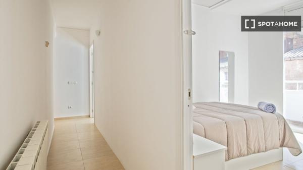 Pokój we wspólnym mieszkaniu w Barcelonie