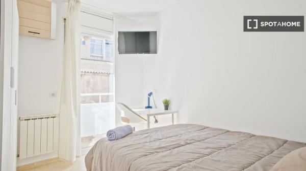 Pokój we wspólnym mieszkaniu w Barcelonie