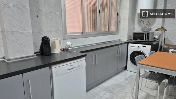 Habitación en piso compartido en alquiler en Sant Francesc, Valencia