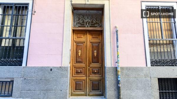 Apartamento de 2 dormitorios en alquiler en Universidad, Madrid