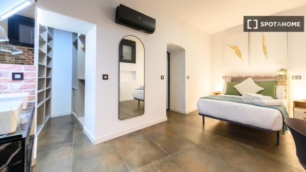 Apartamento de 2 dormitorios en alquiler en Universidad, Madrid