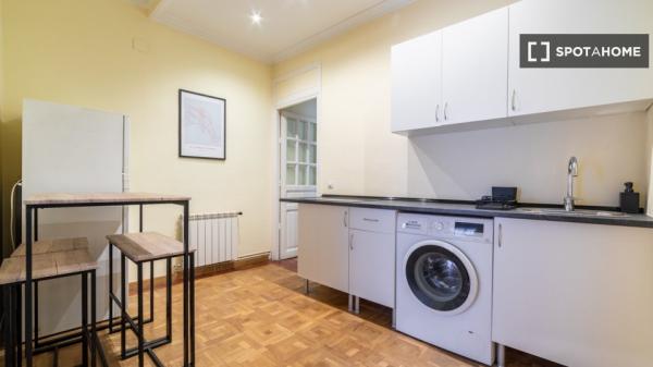 Habitación en piso compartido en madrid.