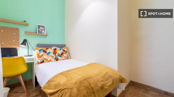 Habitación en piso compartido en madrid.