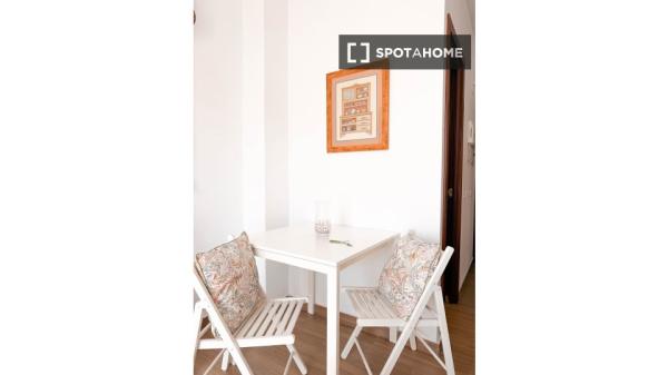 Apartamento de 2 dormitorios en alquiler en Triana, Sevilla