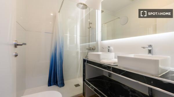 Apartamento de 2 dormitorios en alquiler en Embajadores, Madrid