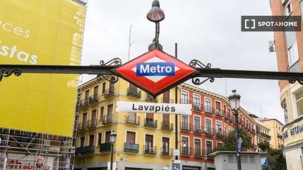 Apartamento de 2 dormitorios en alquiler en Embajadores, Madrid