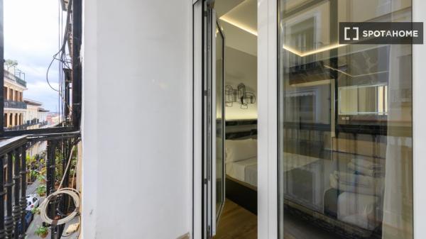 Apartamento de 2 dormitorios en alquiler en Embajadores, Madrid