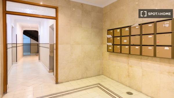 Apartamento de 2 dormitorios en alquiler en Embajadores, Madrid