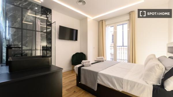 Apartamento de 2 dormitorios en alquiler en Embajadores, Madrid