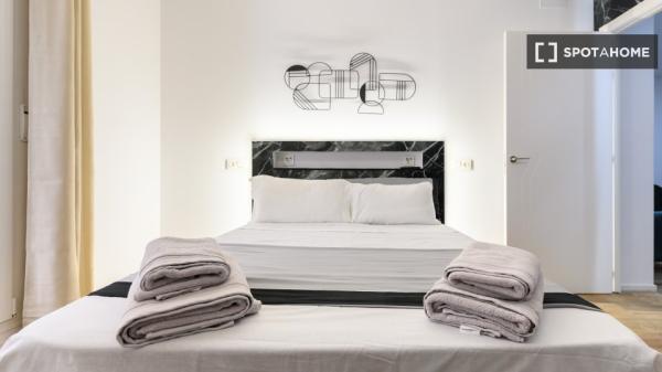 Apartamento de 2 dormitorios en alquiler en Embajadores, Madrid