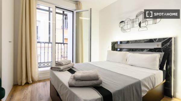 Apartamento de 2 dormitorios en alquiler en Embajadores, Madrid
