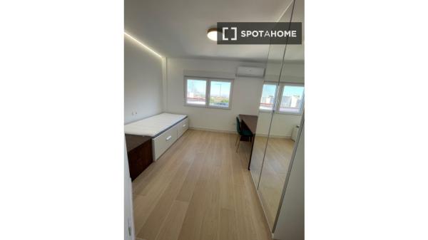 Piso de 4 habitaciones en alquiler en Burjassot