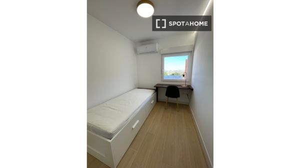 Piso de 4 habitaciones en alquiler en Burjassot