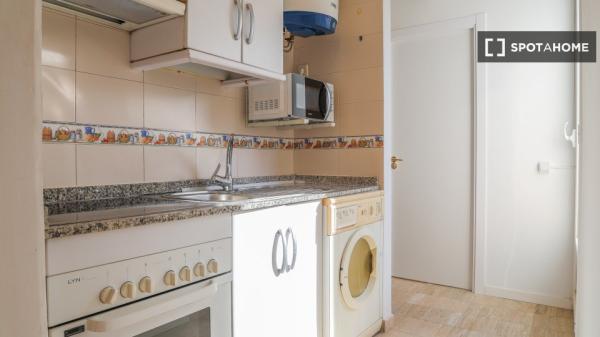 Room in shared 4-bedroom apartment in Numancia, Madrid