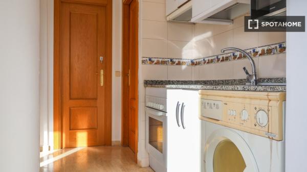 Room in shared 4-bedroom apartment in Numancia, Madrid