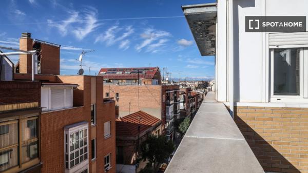 Room in shared 4-bedroom apartment in Numancia, Madrid