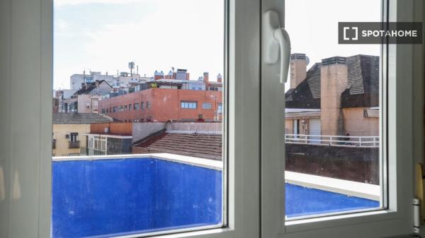 Room in shared 4-bedroom apartment in Numancia, Madrid