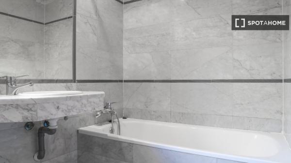 Room in shared 4-bedroom apartment in Numancia, Madrid