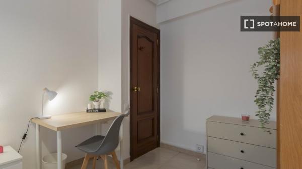 Room in shared flat for rent in Vara de Quart, Valencia.