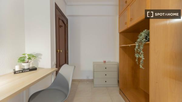 Room in shared flat for rent in Vara de Quart, Valencia.