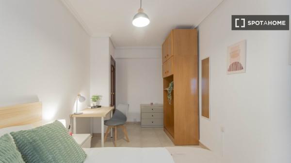 Room in shared flat for rent in Vara de Quart, Valencia.