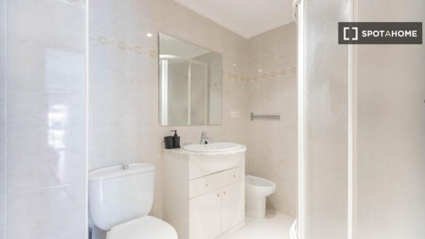 Room in shared flat for rent in Vara de Quart, Valencia.