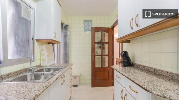 Room in shared flat for rent in Vara de Quart, Valencia.