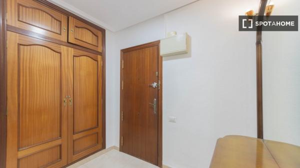 Room in shared flat for rent in Vara de Quart, Valencia.