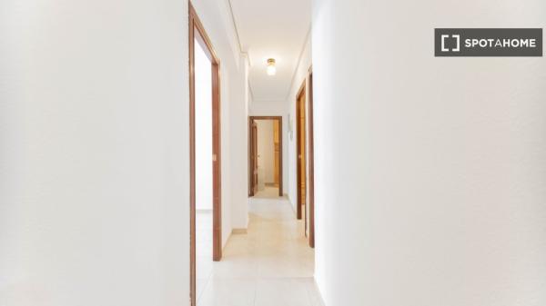 Room in shared flat for rent in Vara de Quart, Valencia.