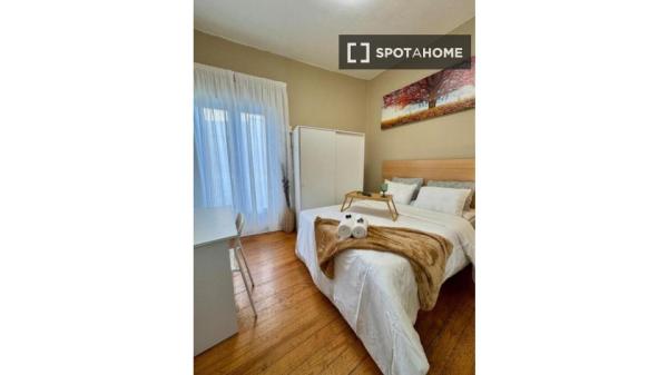 Chambre à louer dans un appartement partagé de 5 chambres à Vigo