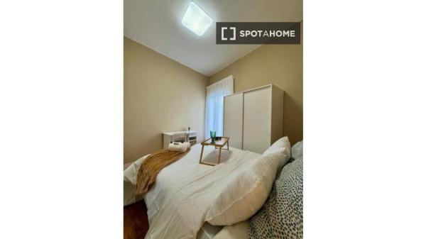 Chambre à louer dans un appartement partagé de 5 chambres à Vigo