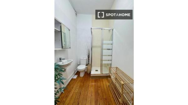 Chambre à louer dans un appartement partagé de 5 chambres à Vigo