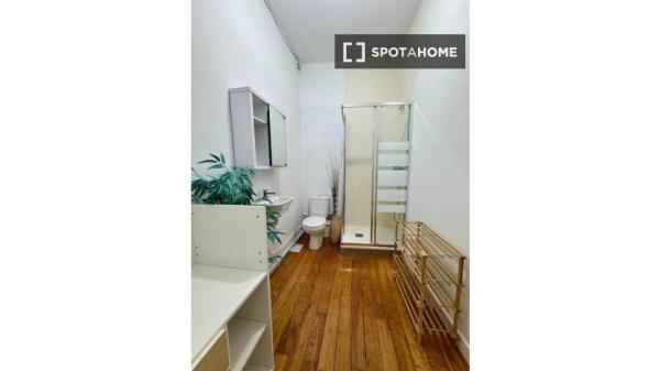 Chambre à louer dans un appartement partagé de 5 chambres à Vigo