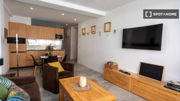 Estudio en alquiler en Los Remedios, Sevilla