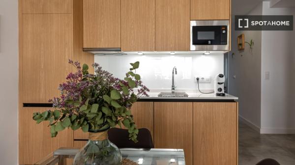 Estudio en alquiler en Los Remedios, Sevilla