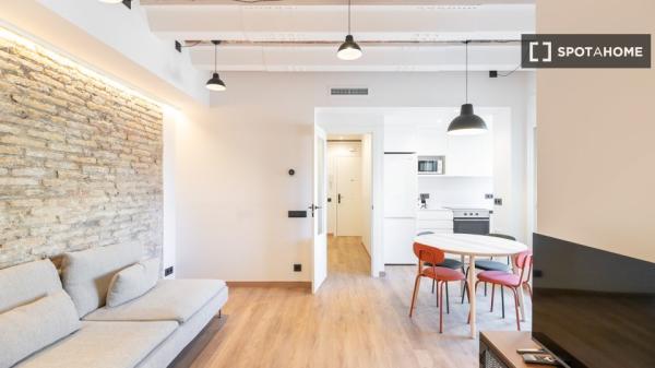 Piso en alquiler de 3 habitaciones en el Camp de l'Arpa del Clot.