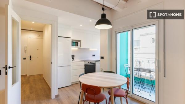 Piso en alquiler de 3 habitaciones en el Camp de l'Arpa del Clot.