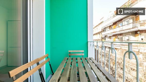 Piso en alquiler de 3 habitaciones en el Camp de l'Arpa del Clot.