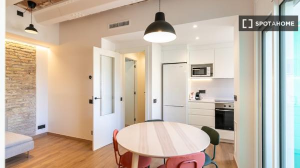 Piso en alquiler de 3 habitaciones en el Camp de l'Arpa del Clot.