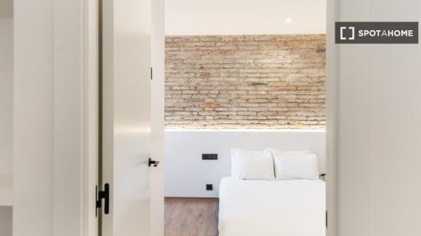 Piso en alquiler de 3 habitaciones en el Camp de l'Arpa del Clot.