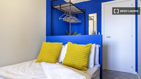 Se alquila habitación en Cuatro Caminos, Madrid