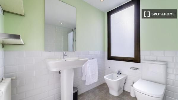 Se alquila habitación en Cuatro Caminos, Madrid