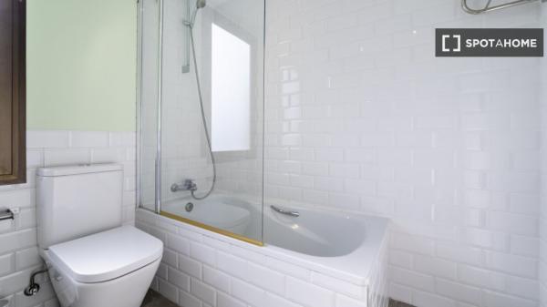 Se alquila habitación en Cuatro Caminos, Madrid