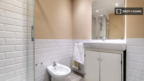 Se alquila habitación en Cuatro Caminos, Madrid