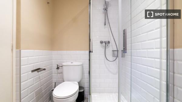 Se alquila habitación en Cuatro Caminos, Madrid