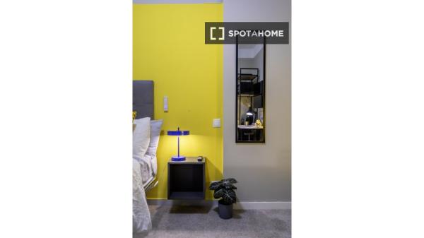 Se alquila habitación en Cuatro Caminos, Madrid