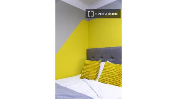 Se alquila habitación en Cuatro Caminos, Madrid