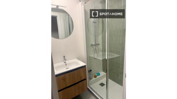 Habitación en piso compartido de 5 habitaciones en alquiler, La Raiosa, Valencia