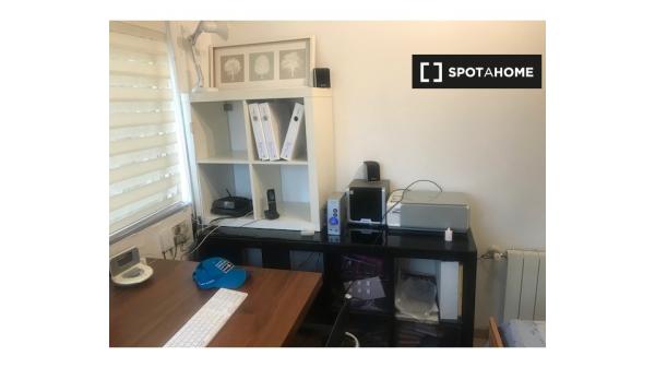 Se alquila habitación en piso de 3 dormitorios en Leganés, Madrid