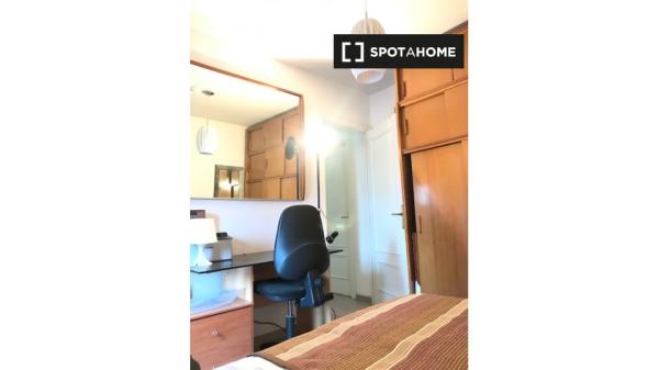 Se alquila habitación en piso de 3 dormitorios en Leganés, Madrid